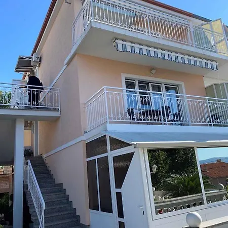 Apartment In 43202