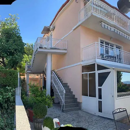 Apartment In 43202